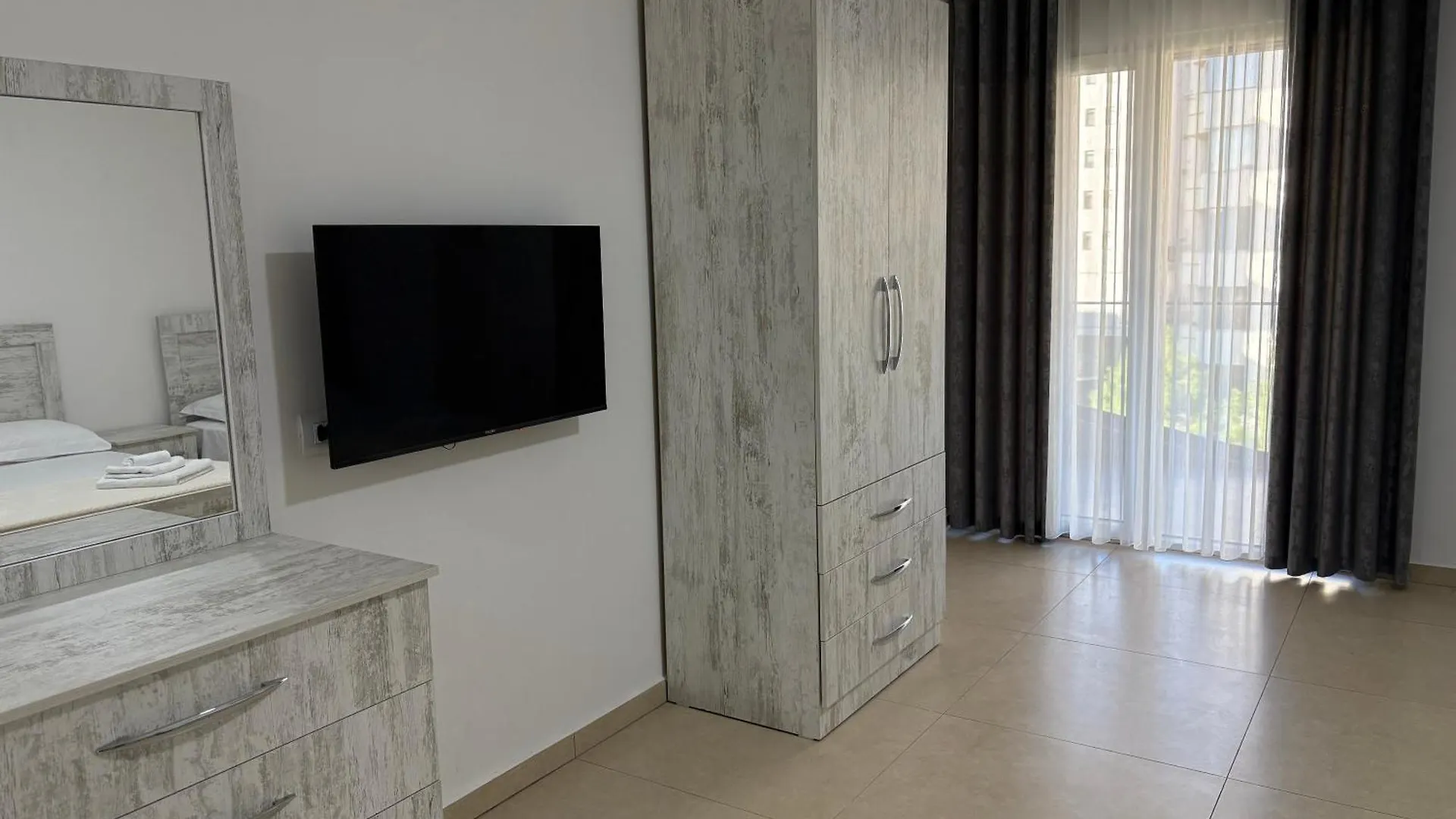 Megan Residence - Floor 3 Shengjin Aparthotel