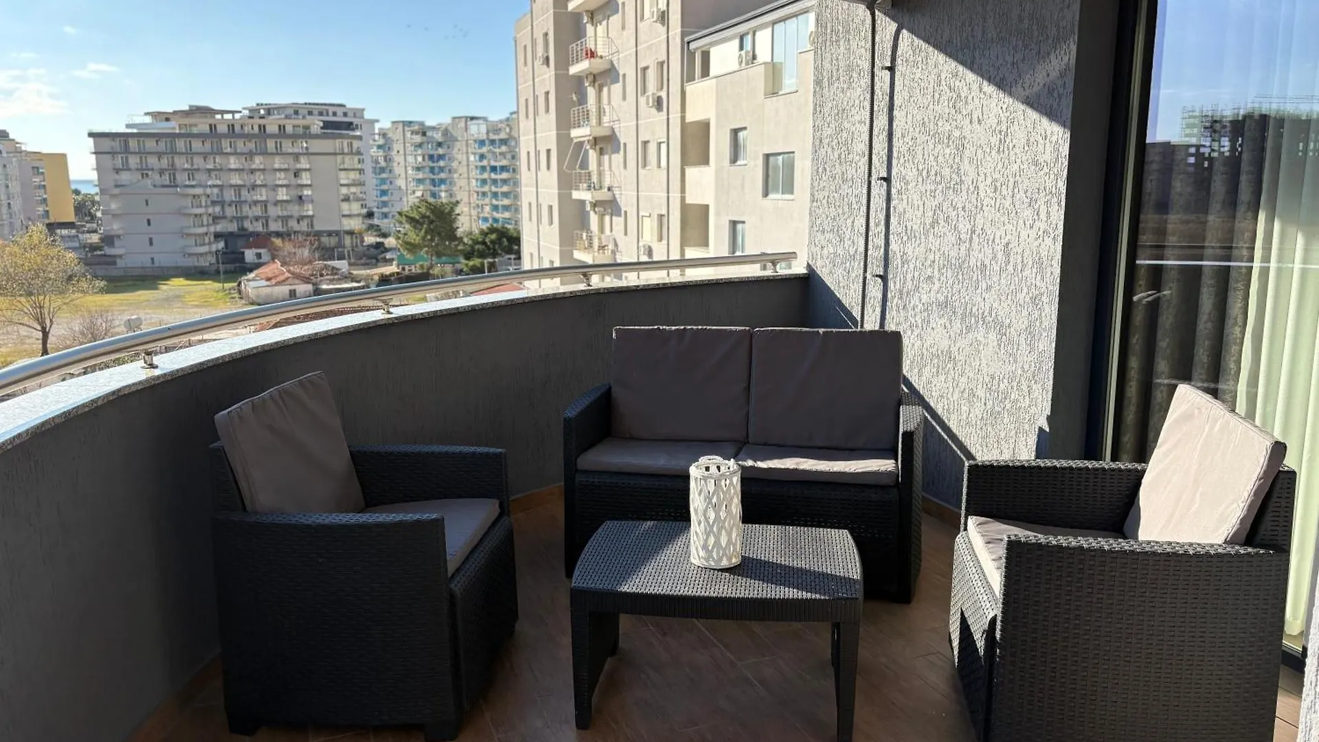 Megan Residence - Floor 3 Shengjin Aparthotel