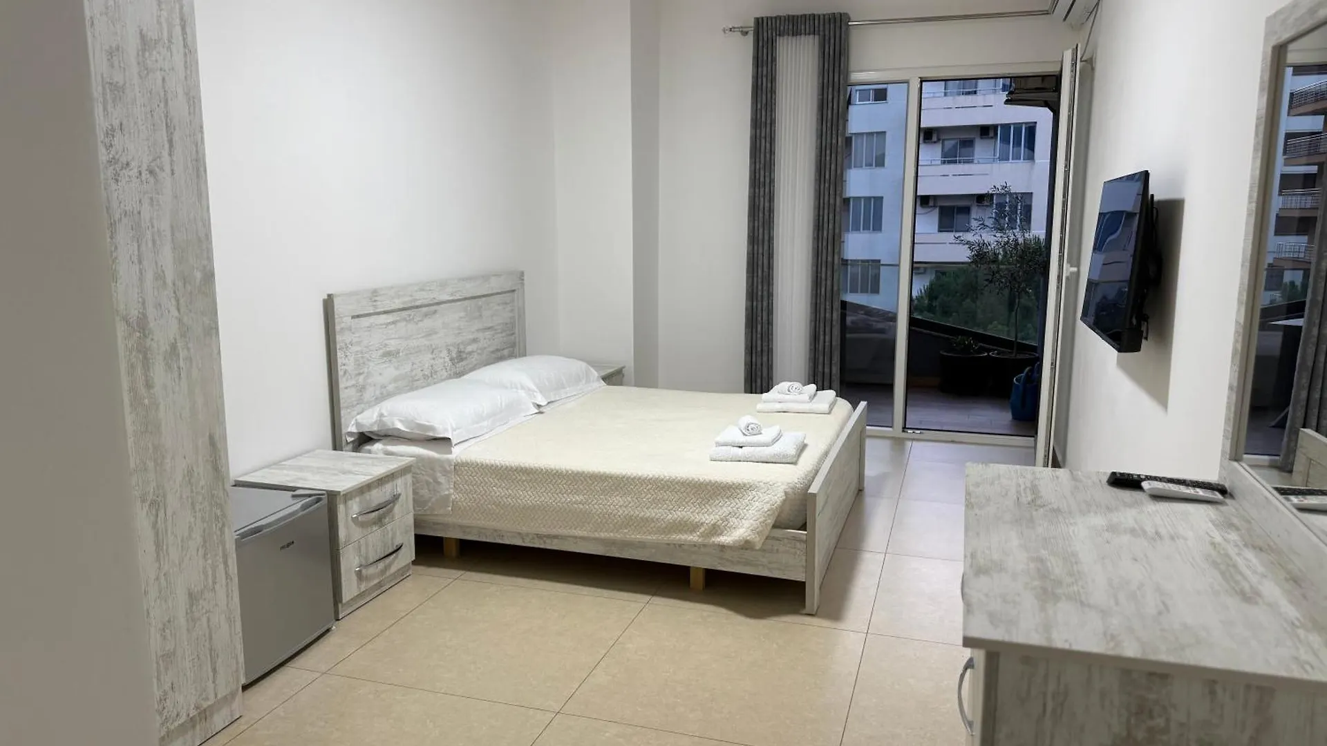 Megan Residence - Floor 3 Shengjin Aparthotel
